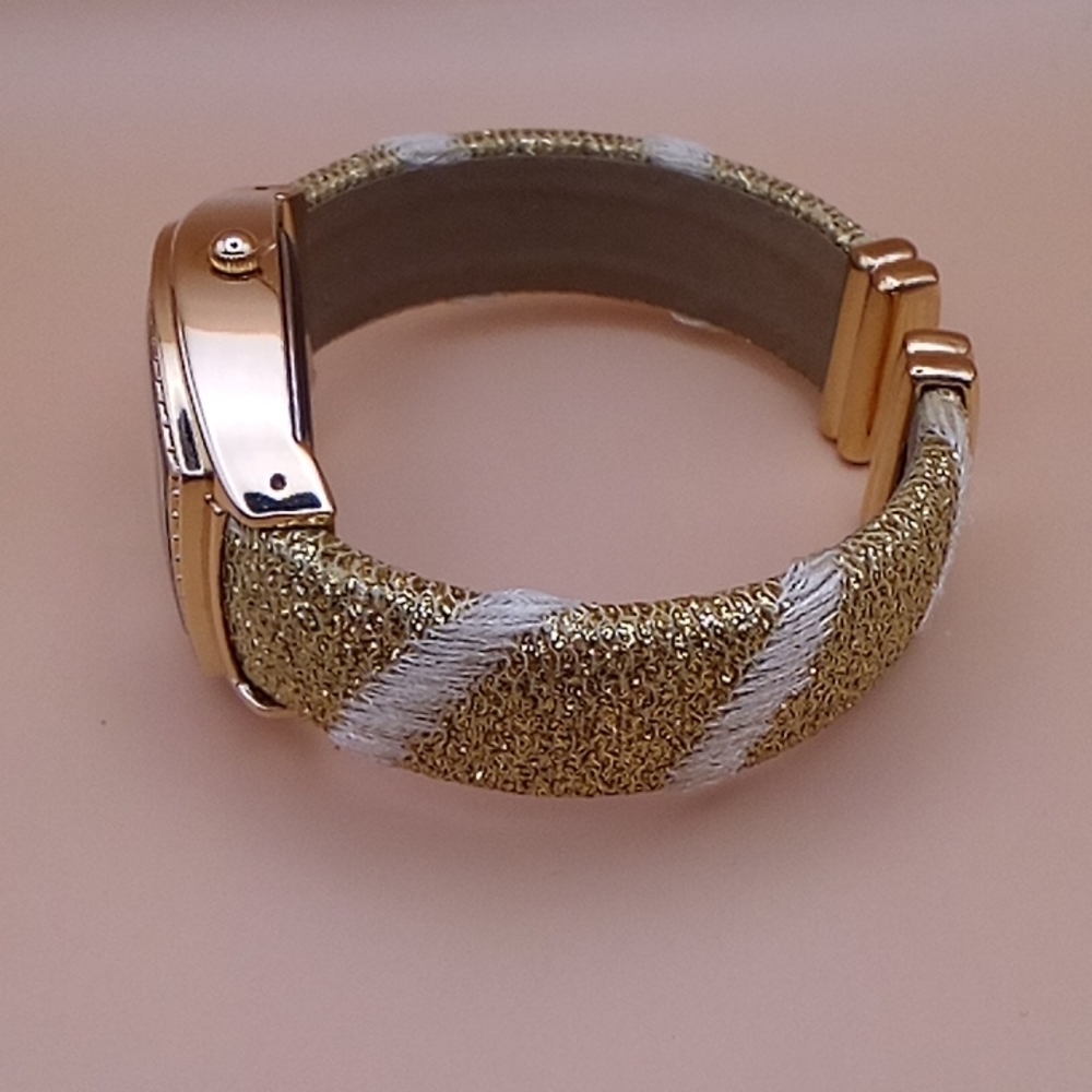 P.O.V. Quartz Watch - Picture 2 of 5